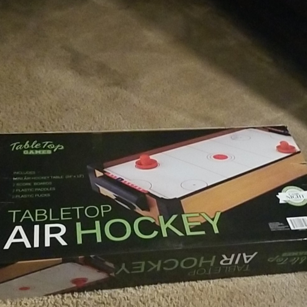 Mini tabletop air hockey set